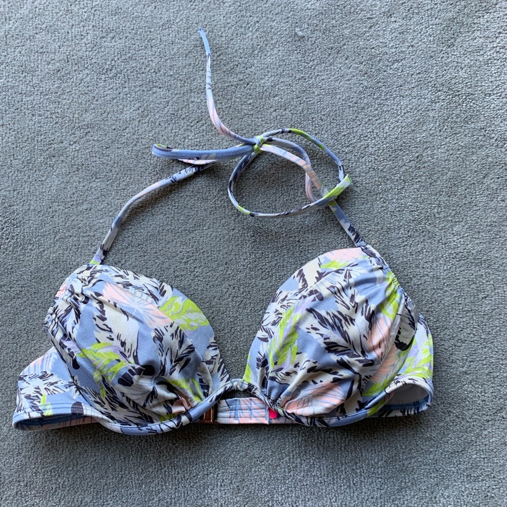 Victoria’s Secret Bikini Top! Size 32A!